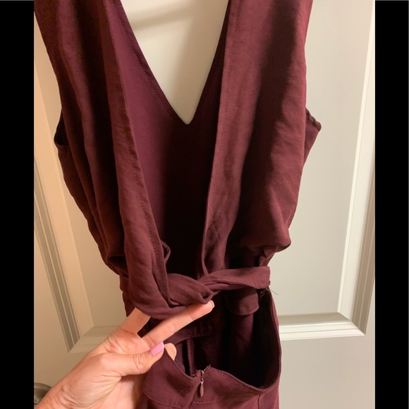 Sleeveless cropped wine jumpsuit. - Picture 2 of 3